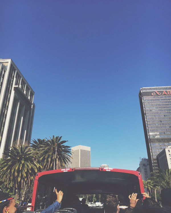 table-mountain-red-bus
