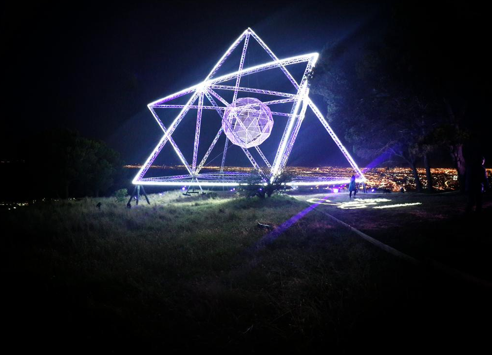 Sunstar Installation, Signal Hill - image by @PioniBekker