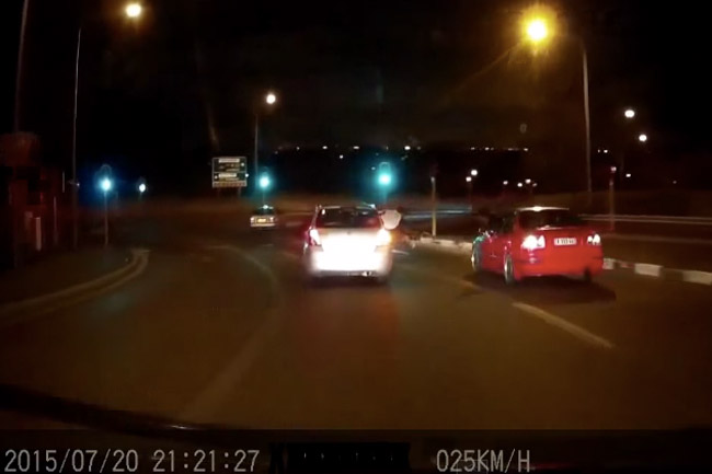 CAPE TOWN MOTORIST FOOLS AROUND AND CRASHES, VIDEO EMERGES