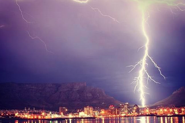 THE LIGHTNING SHOW IN CAPE TOWN LAST NIGHT