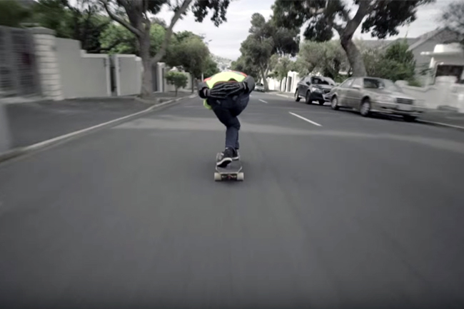 DOWNHILL SKATER FLIES DOWN CAPE TOWN STREETS (VIDEO)