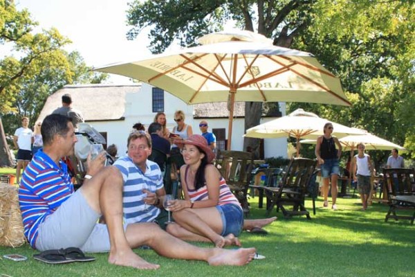 Visitors-to-OmmiBerg-Round-The-Rock-Festival-enjoying-the-relaxed-atmosphere-at-Laborie-in-Paarl.