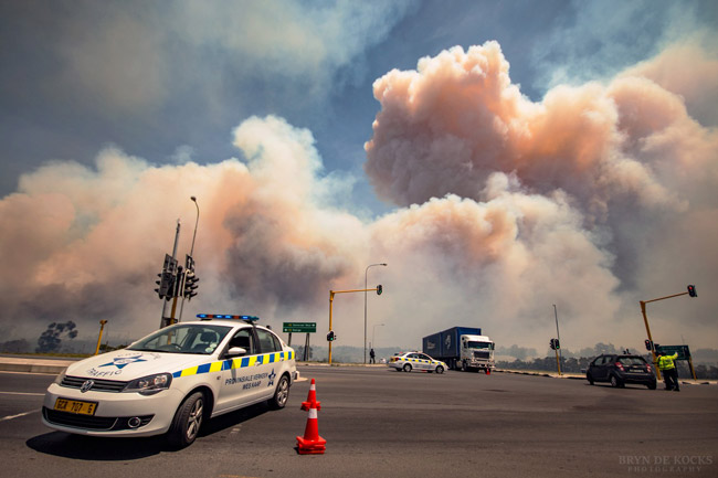 Fire on Sir Lowry's Pass - N2 closed