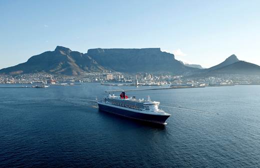 Queen Mary 2 sails into Cape Town
