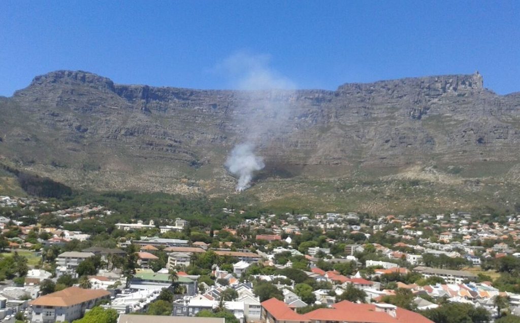 Firefighter dies battling Table Mountain blaze