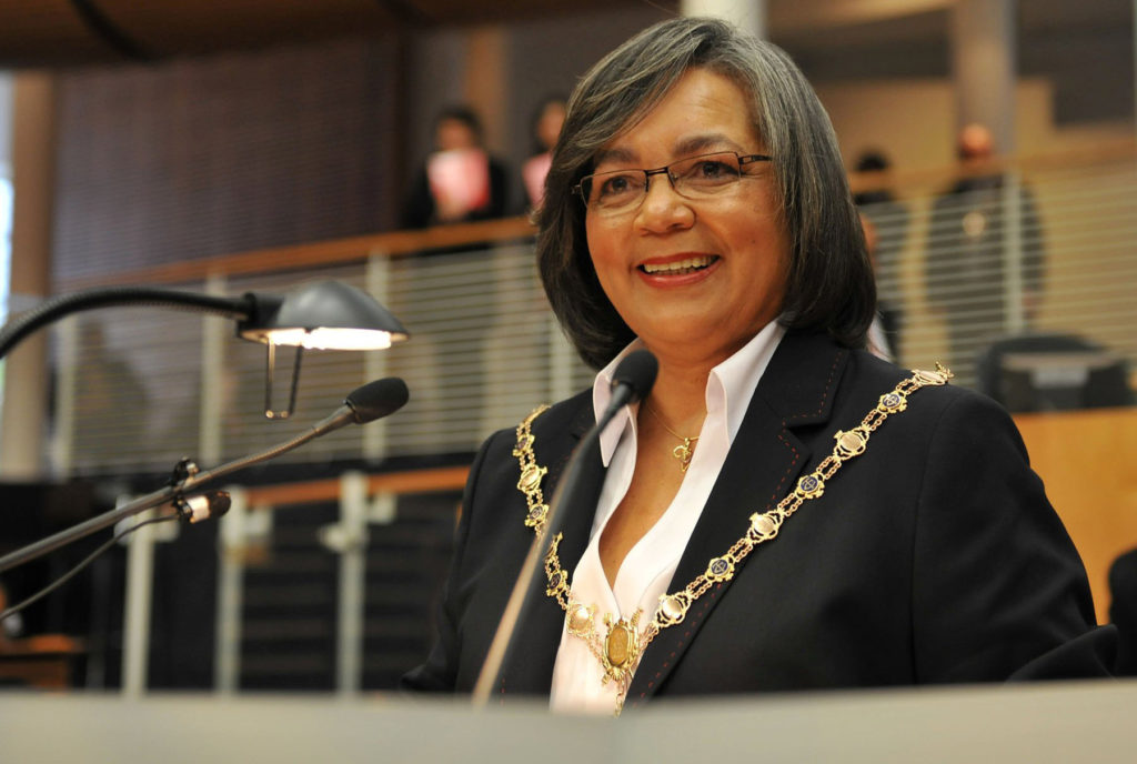 De Lille will endure no confidence motion on one condition