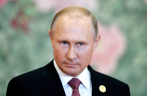 Vladimir Putin makes his way to SA