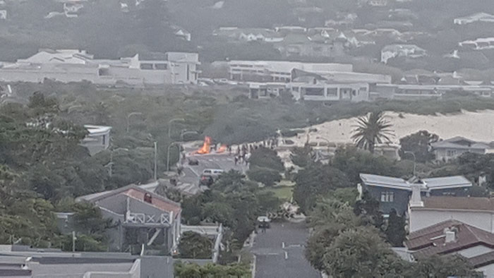 Violent protests cause chaos in Hout Bay