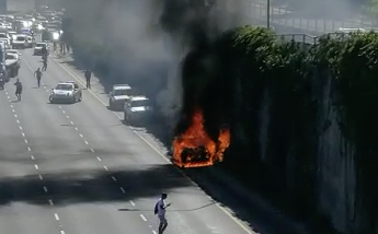 Car burns on busy Cape Town offramp
