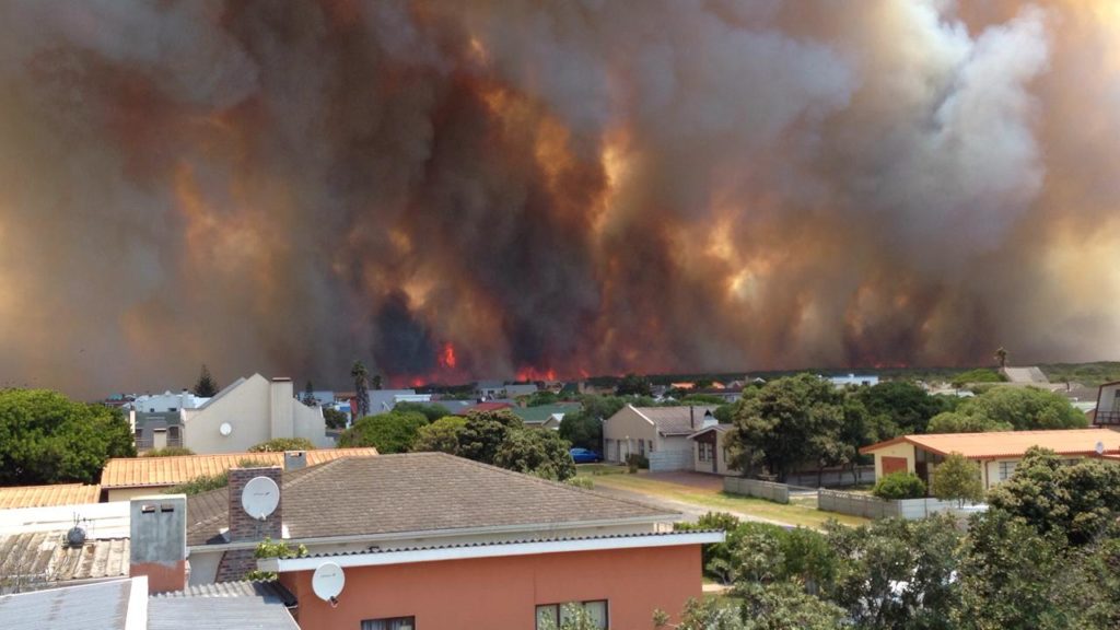 PICTURES: Overberg fires burn out of control
