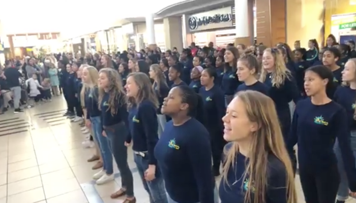 Flashmob in Paarl Mall wows shoppers