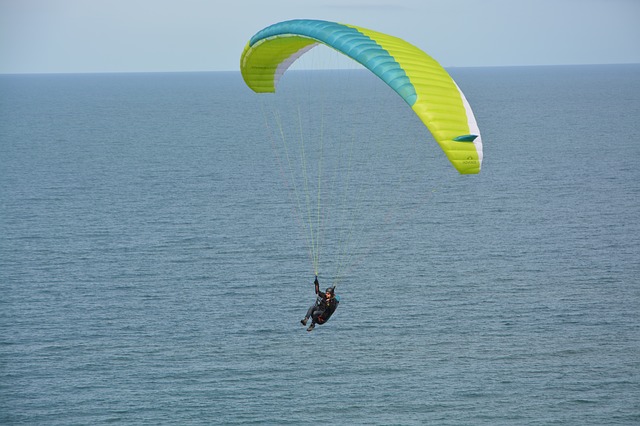 Concerns raised over safety of tourist paragliders