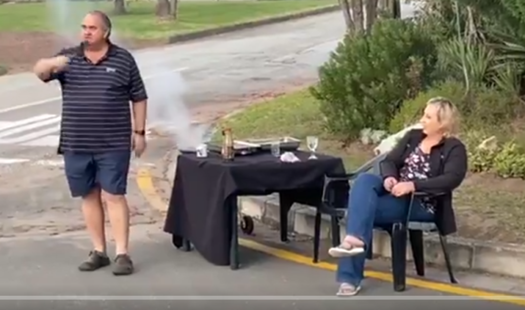 South Africans have pavement braai amid lockdown