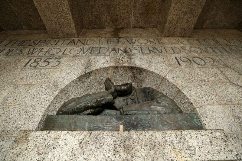 Cecil Rhodes statue beheaded