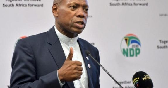 Zweli Mkhize takes on the public's COVID-19 queries