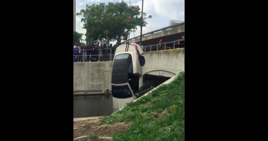 Car plunges into canal alongside CTICC