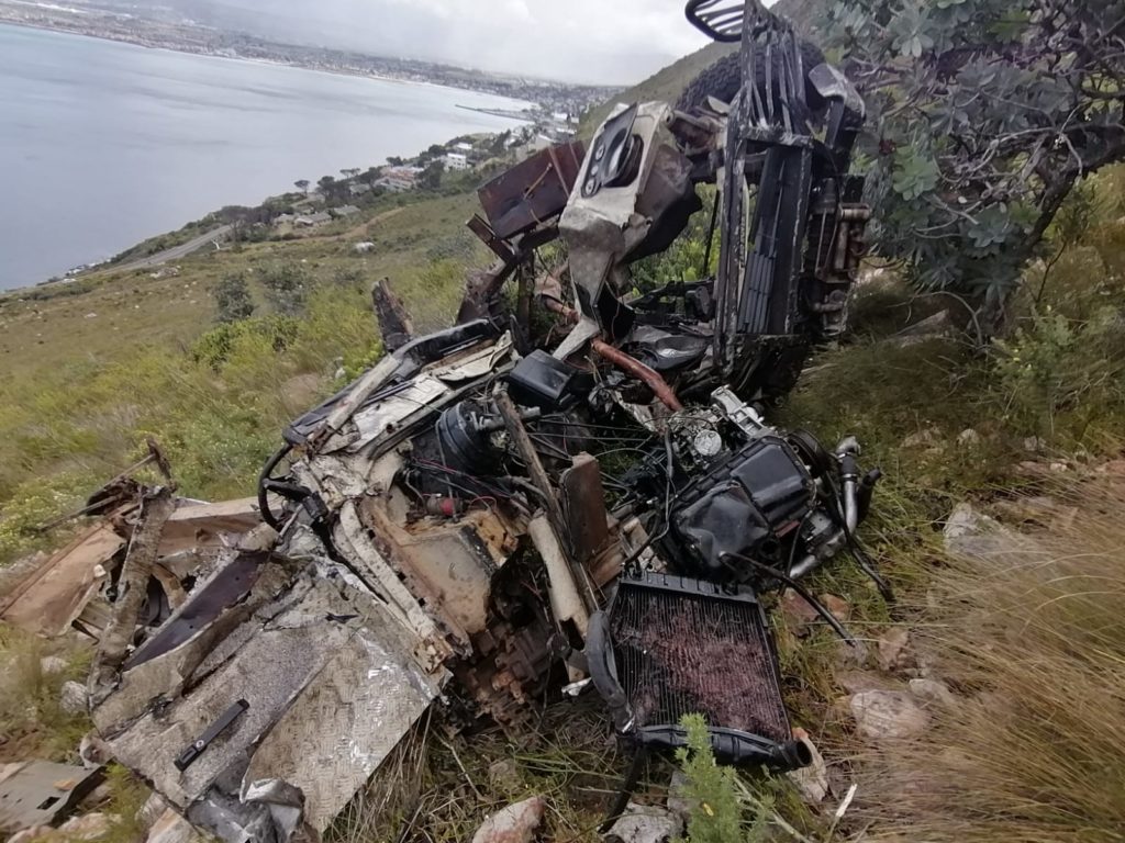 Car veers off cliff near Steebras Dam, man critically injured