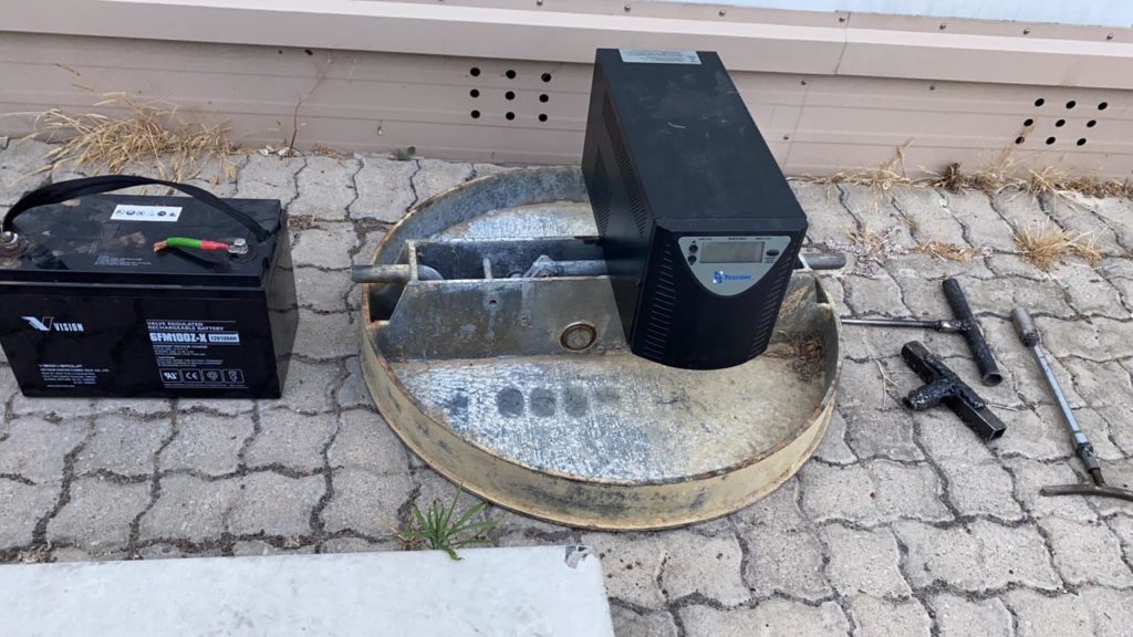 Two arrested for stealing traffic light batteries