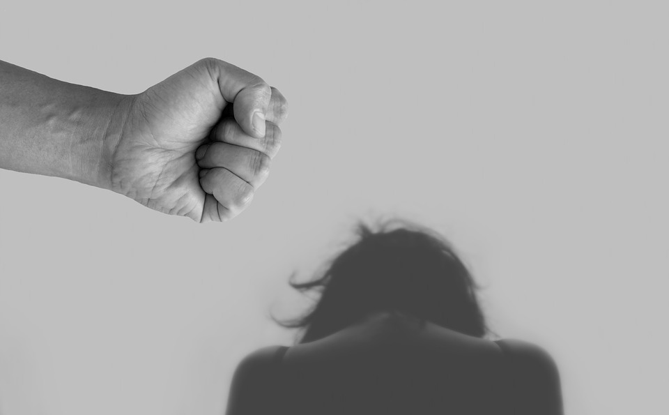 Psychologist shares how to get out of an abusive relationship