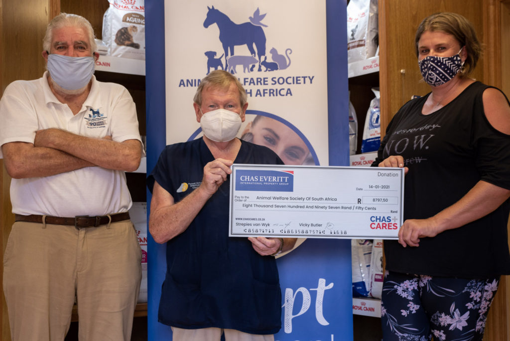 Chas Everitt donates over R18k to Animal Welfare Society