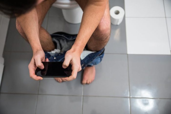 Do men really take longer to poo?