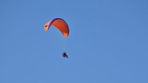 Paraglider crashes near Sea Point