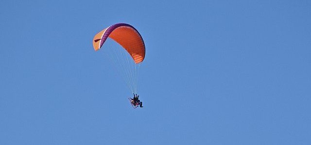 Paraglider crashes near Sea Point