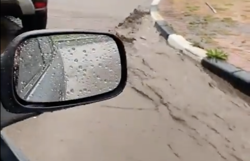 WATCH: Cape roads turn into rivers during yesterday's downpour