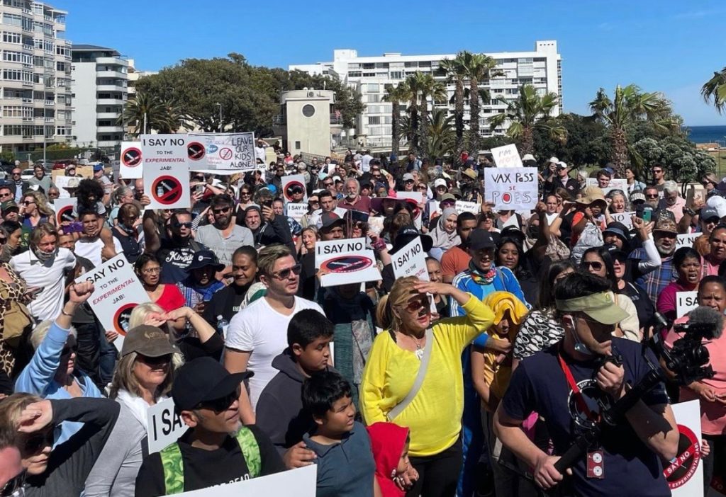 Anti-vaxx Cape Town residents take to Sea Point promenade to protest