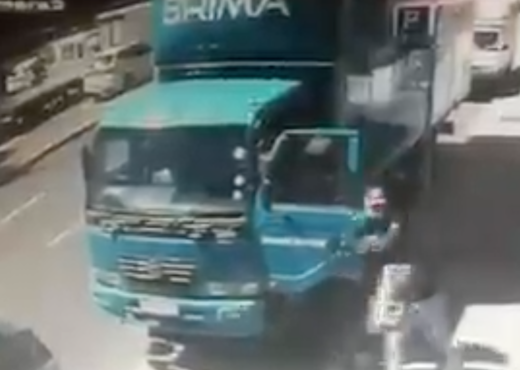 WATCH: Gunmen attack courier truck outside DA's offices in Cape Town