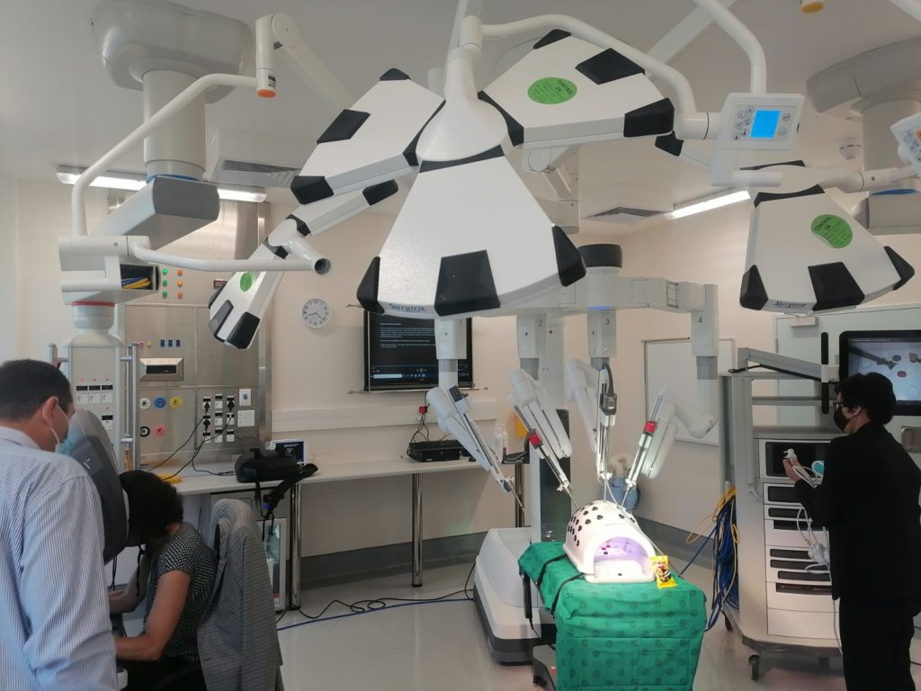 Robotic surgeon launched at Groote Schuur Hospital - " Da Vinci X-i"