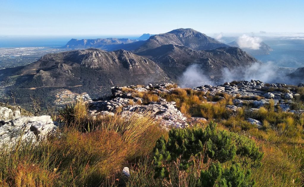 Explore the endless beauty of Grootkop Peak via Kasteelspoort