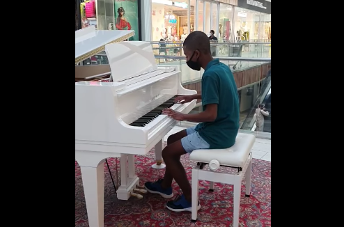 WATCH: Self-taught pianist goes viral after impromptu performance at Table Bay Mall