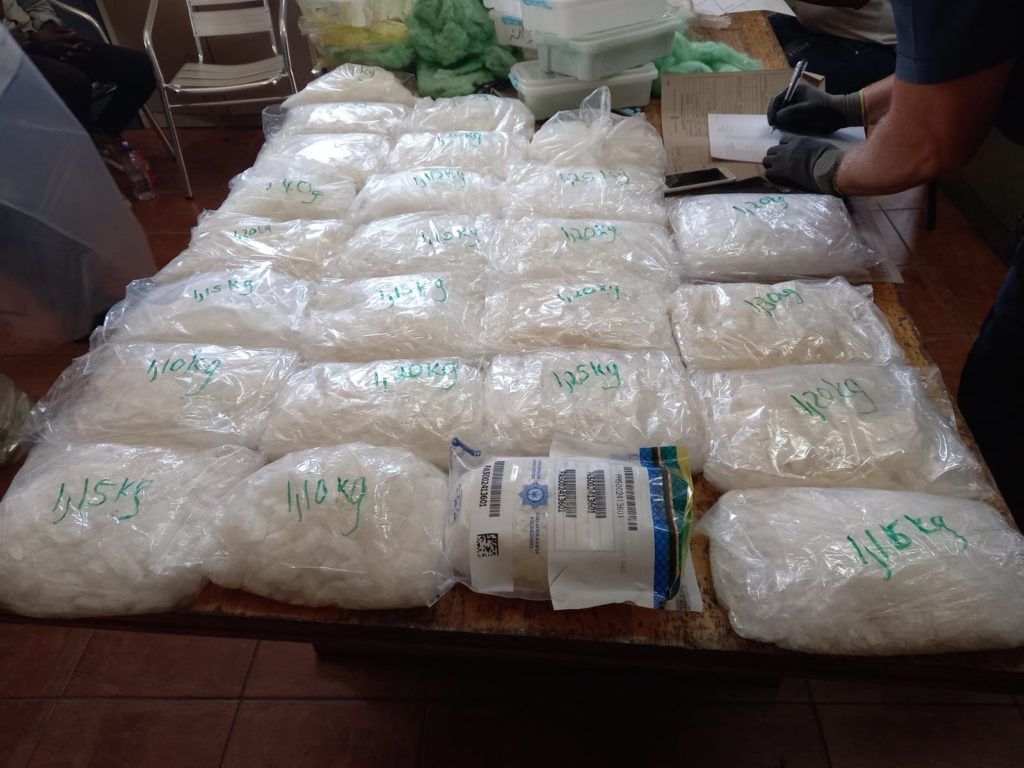WC Police seize a large consignment of crystal meth on the N1 near Worcester