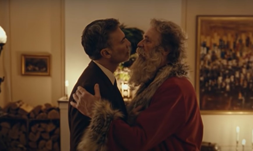 WATCH: People are loving Norway's gay Santa advert