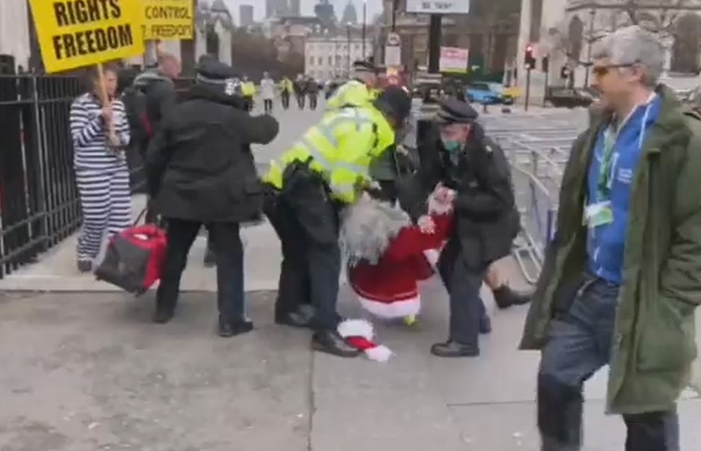 WATCH: 'Santa Claus' arrested right before Christmas