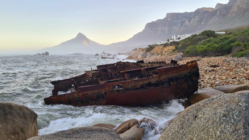 City of Cape Town urges residents to steer clear of shipwreck at Oudekraal
