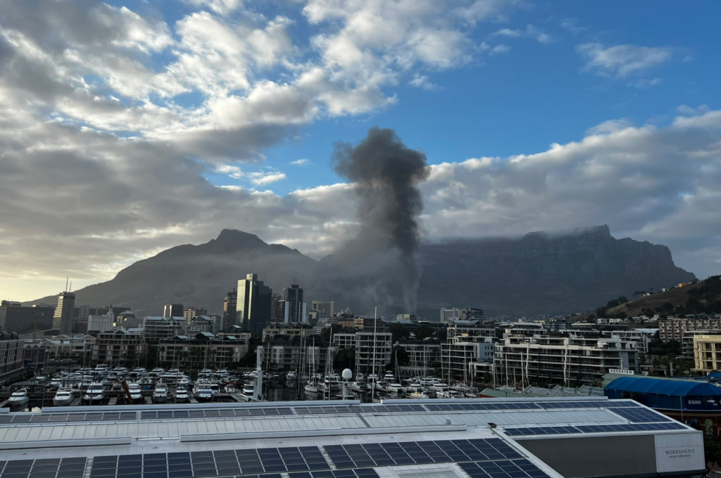 Fire update: Parliament dressed in smoke