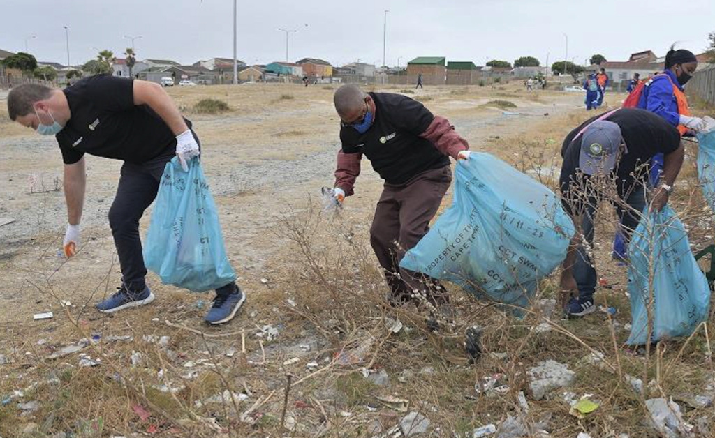 Cape Town Mayor kicks off cleanup campaign in Mitchells Plain