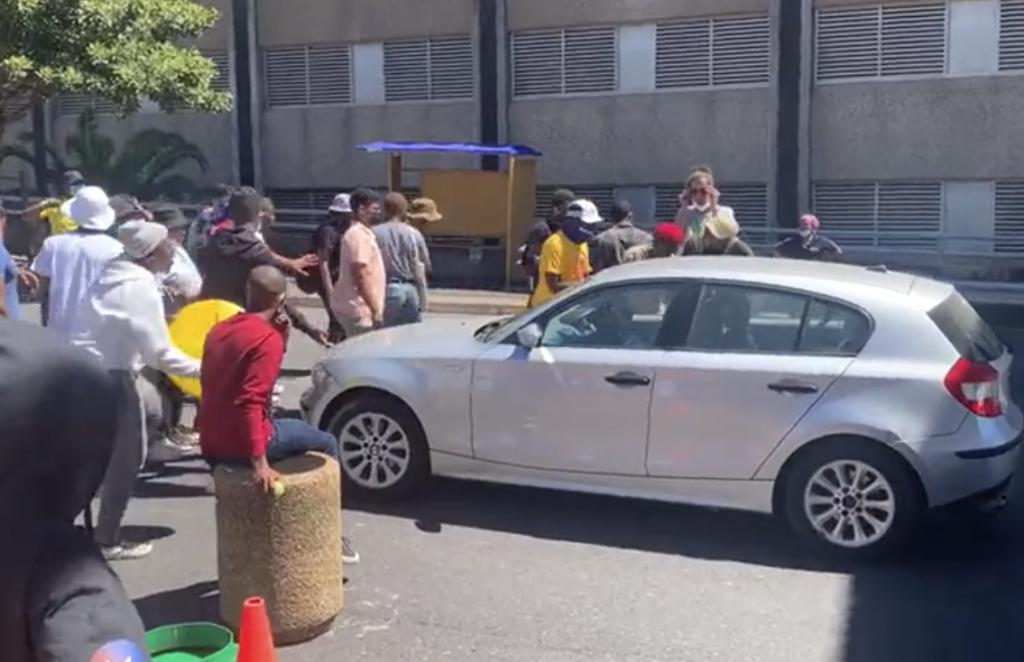 WATCH: UCT students continue to block off entry points