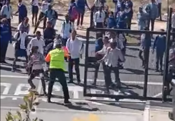 VIDEO: Students attack the Curro High School in Delft