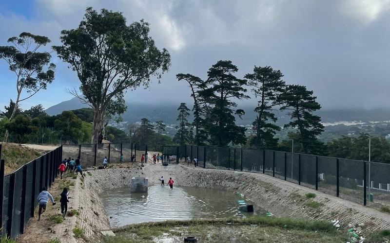 Children are using vandalised stormwater ponds as swimming pools in Hout Bay