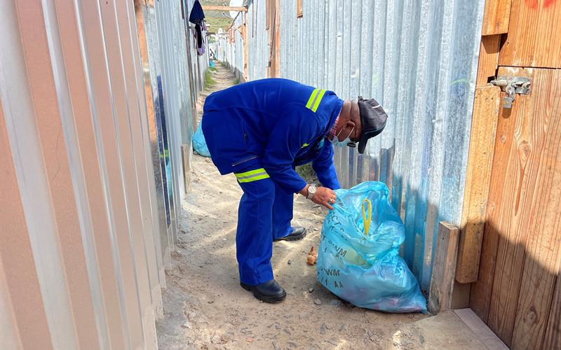 COCT urges residents to stop buying City-branded blue refuse bags
