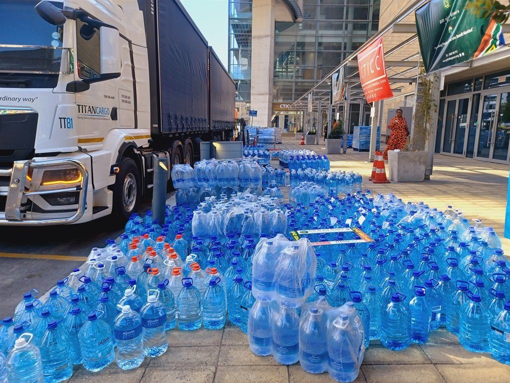 WATCH: Capetonians donate 1 million litres of water to KZN!