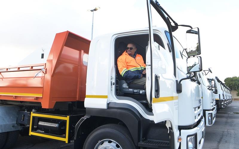 Correction: Cape Town gets 10 new rubbish trucks, R25.5 million in total