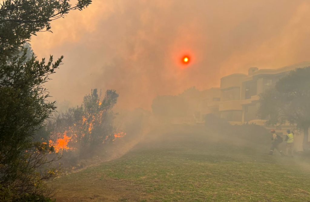 Five homes destroyed in #Helderbergfire, SPCA survey area for injured animals