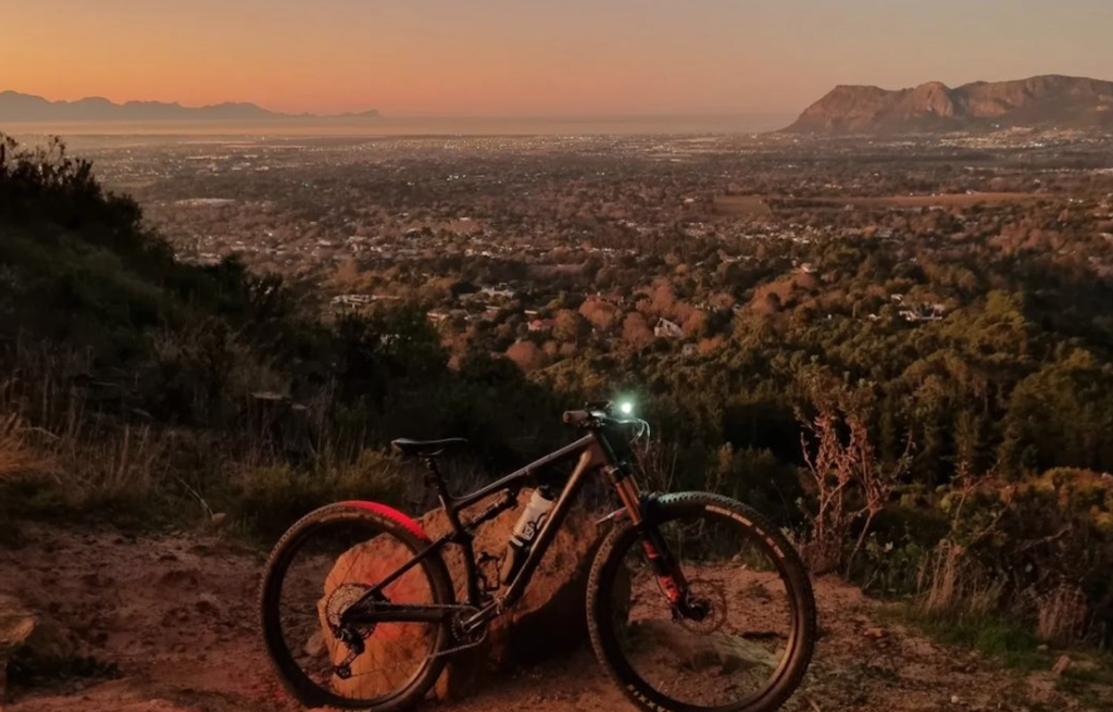 Woman cycles from Cairo to Cape Town, lone ranger