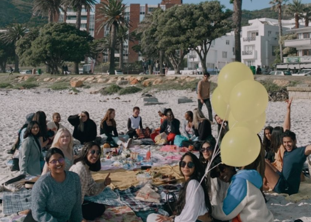 Meet the girl on a mission to turn strangers into friends in Cape Town