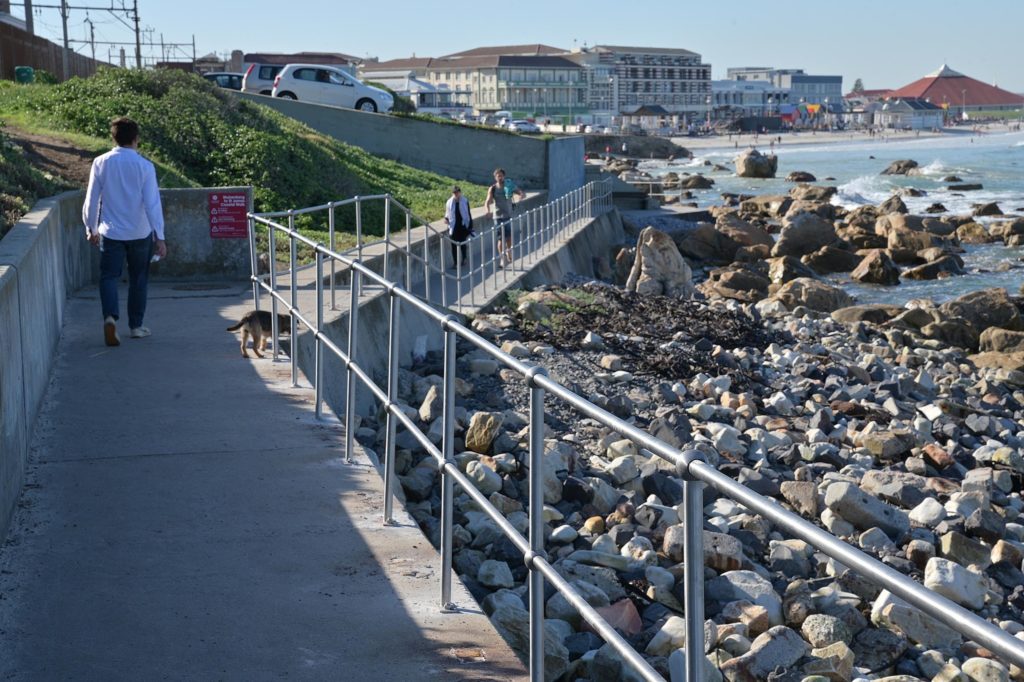 New railings installed along the walkway between Muizenberg and St James