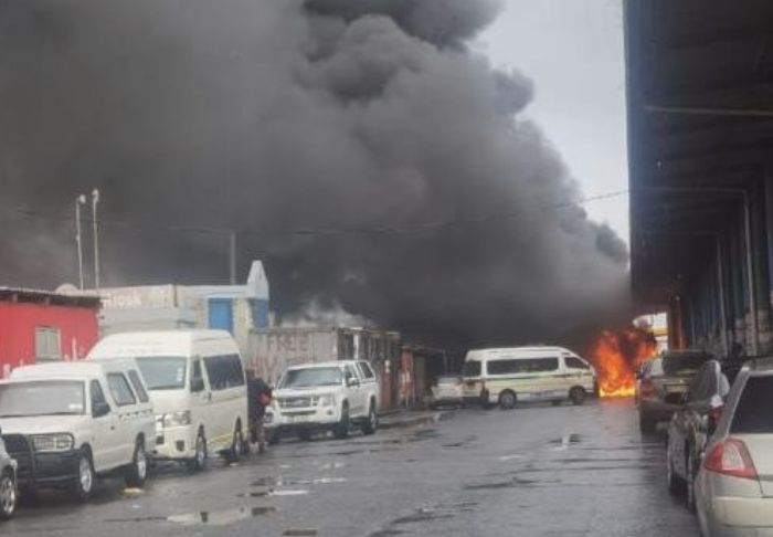 4 buses and private and state vehicles burned and stoned in Cape Town